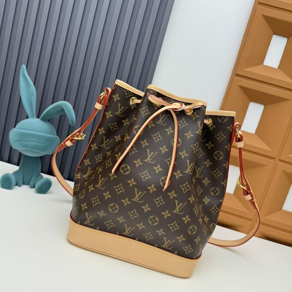 LOUIS VUITTON NéoNoé Monogram Canvas Bucket Bag